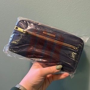 Travelon blue clutch wallet